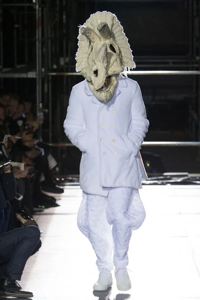 Look 30